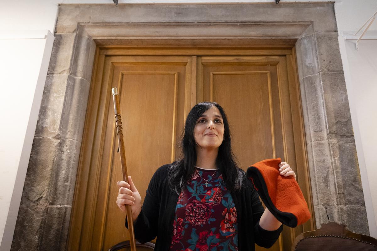 L’alcaldessa ultra de Ripoll acata la Junta Electoral i retira l’estelada de l’ajuntament