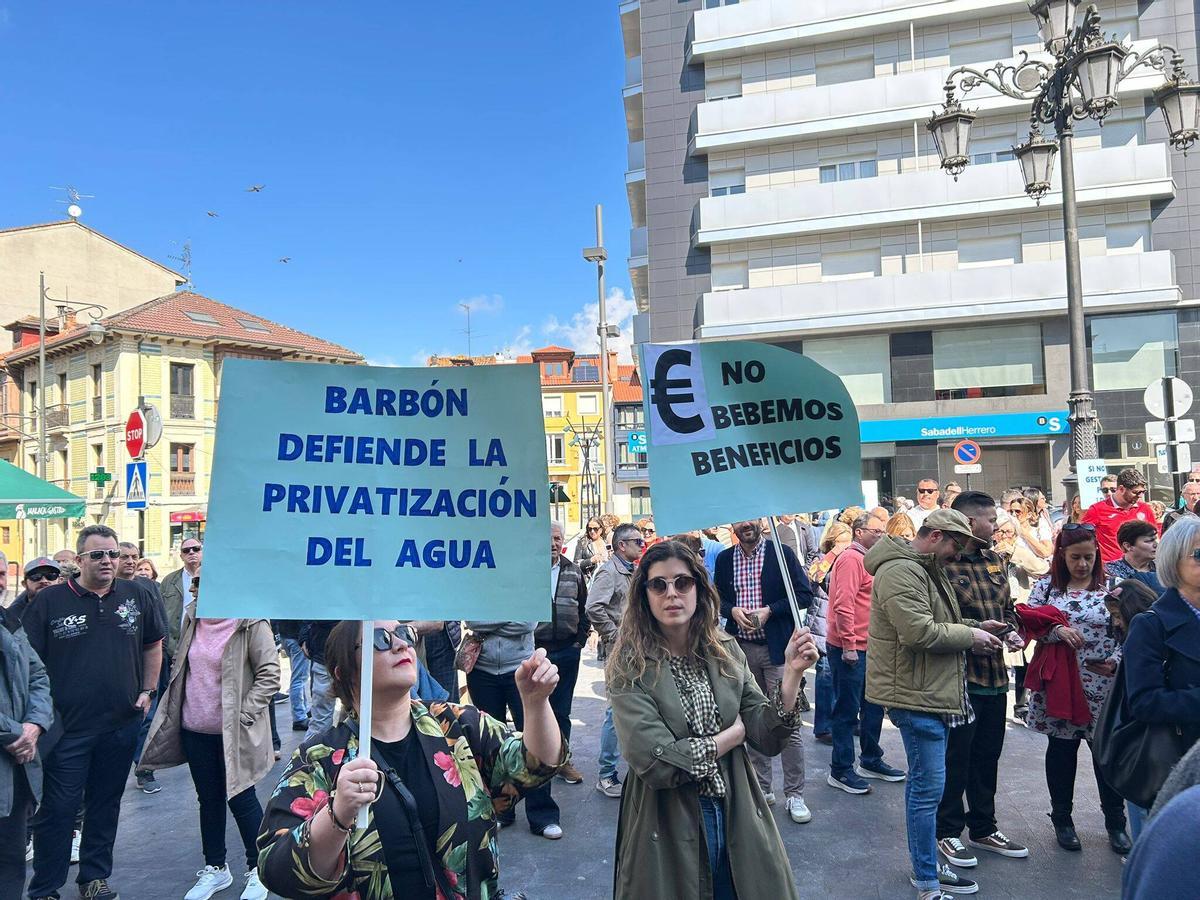 Asistentes a la manifestación del pasado domingo en la Pola