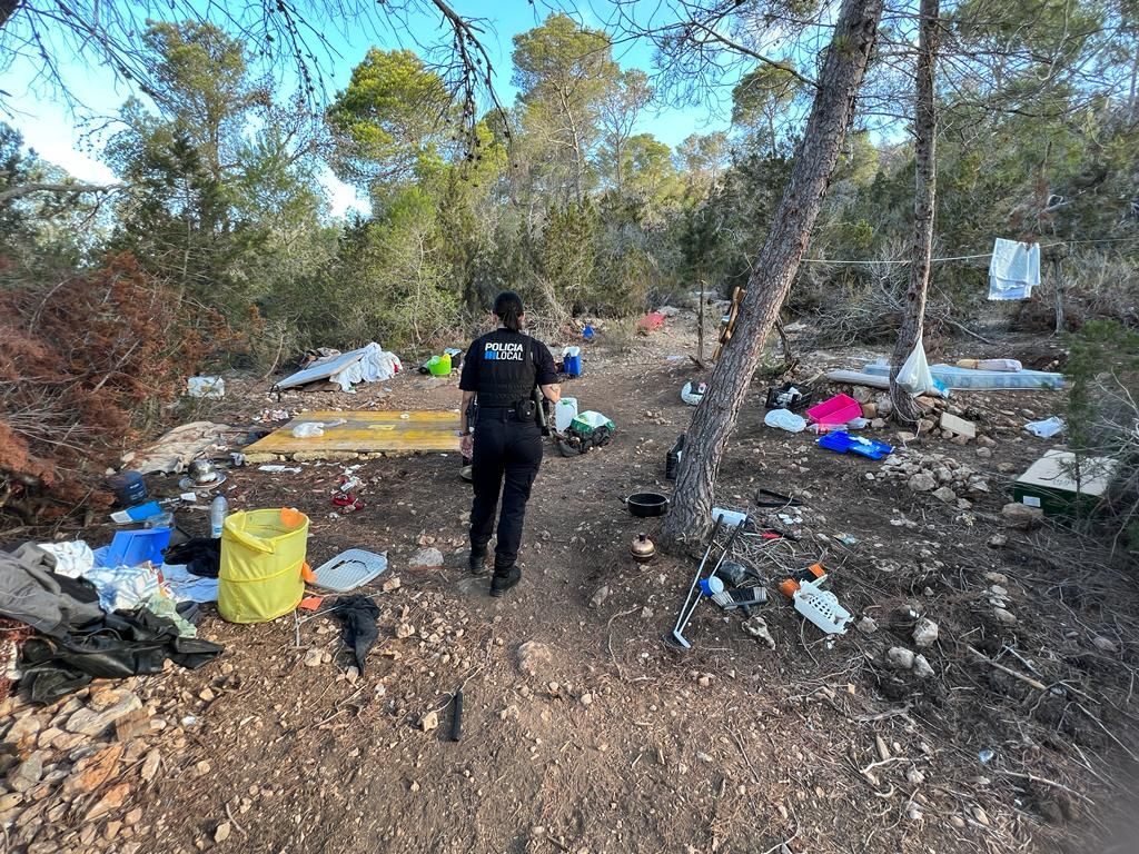 Galería de imágenes de los asentamientos ilegales desmantelados en Sant Antoni