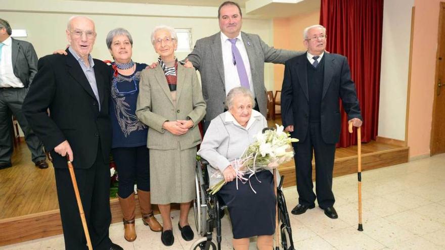 José Pérez, Isabel García, Rosario Espina, Ramón Argüelles, Avelino Bayón y Teresa García.