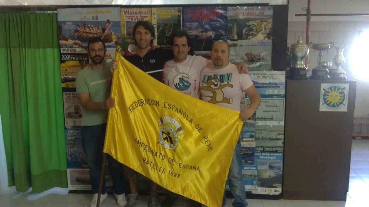 Eusebio, César, "Piris" y Sergio, parte de la tripulación del batel infantil campeón de España en 1988 en un reencuentro años más tarde.