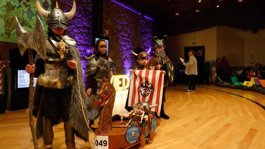 Un tíovivo y un grupo de vikingos de premio: así fue el Carnaval infantil de Oviedo en el Calatrava