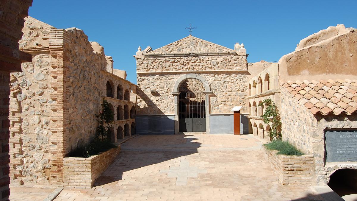 El Castillo de Polop responde a un tipo de estructura defensiva, con el fin de ser refugio y hábitat.