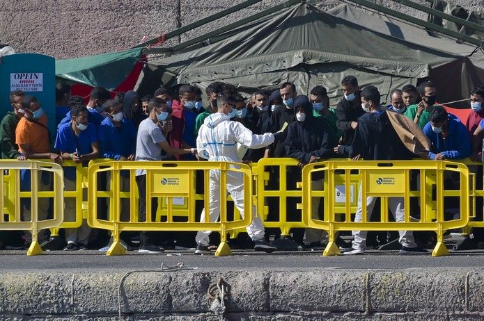 Llegada de inmigrantes al muelle de Arguineguín