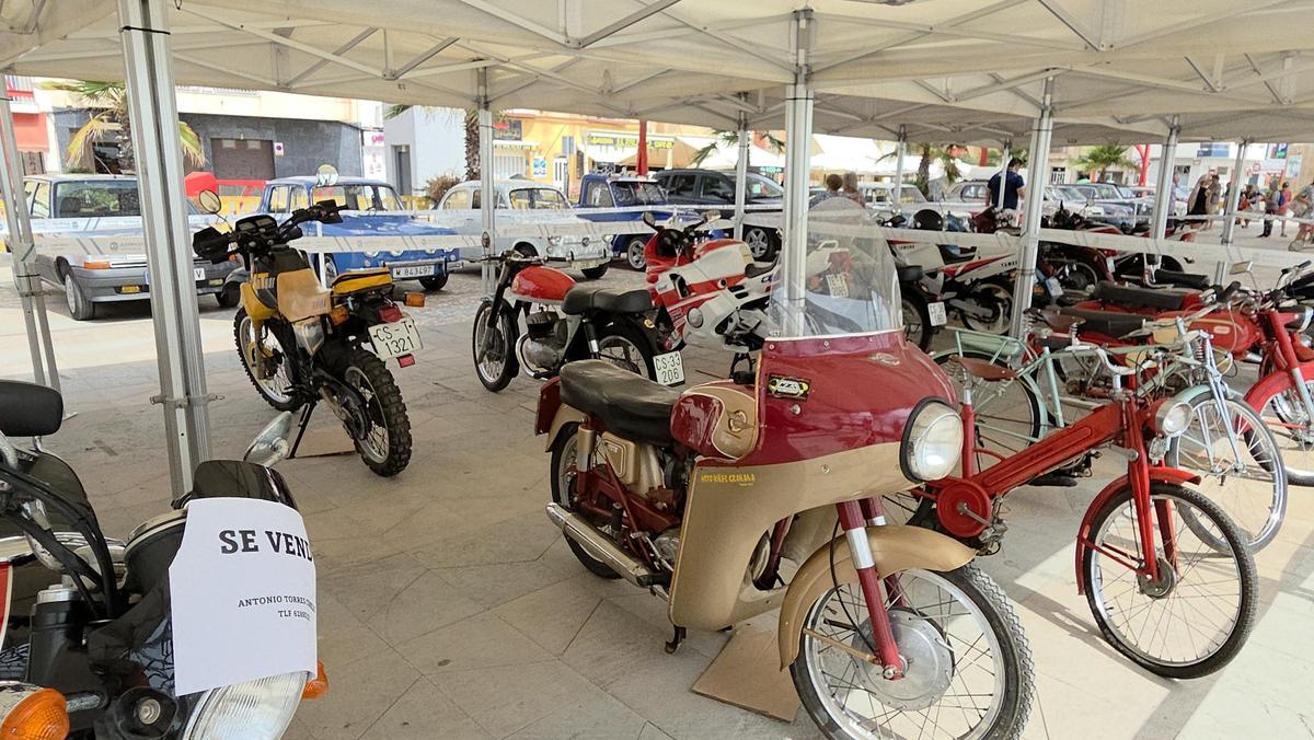 Muestra de vehículos históricos en Vinaròs