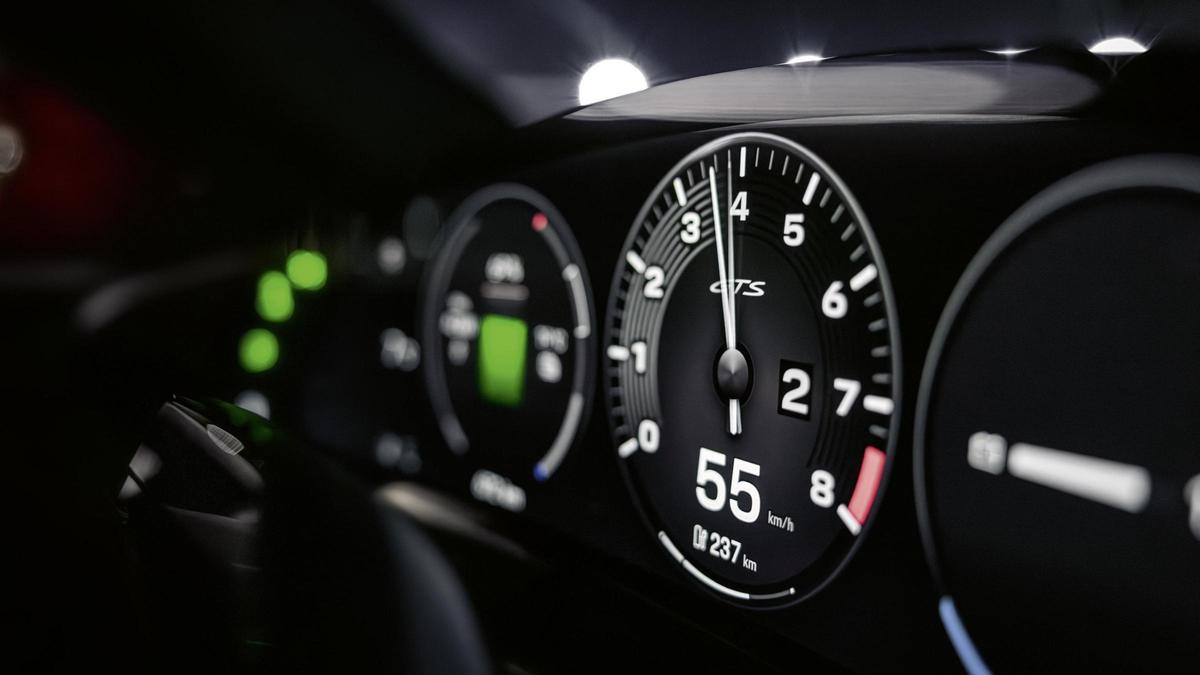 Porsche introduce el sistema E-Shift para devolver la emoción del cambio de marchas a la conducción eléctrica
