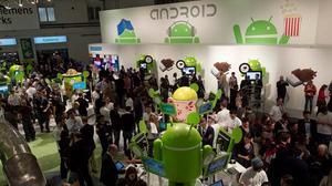 El redactor d’EL PERIÓDICO, Josep M. Berengueras, explica les últimes novetats del Mobile World Congress.