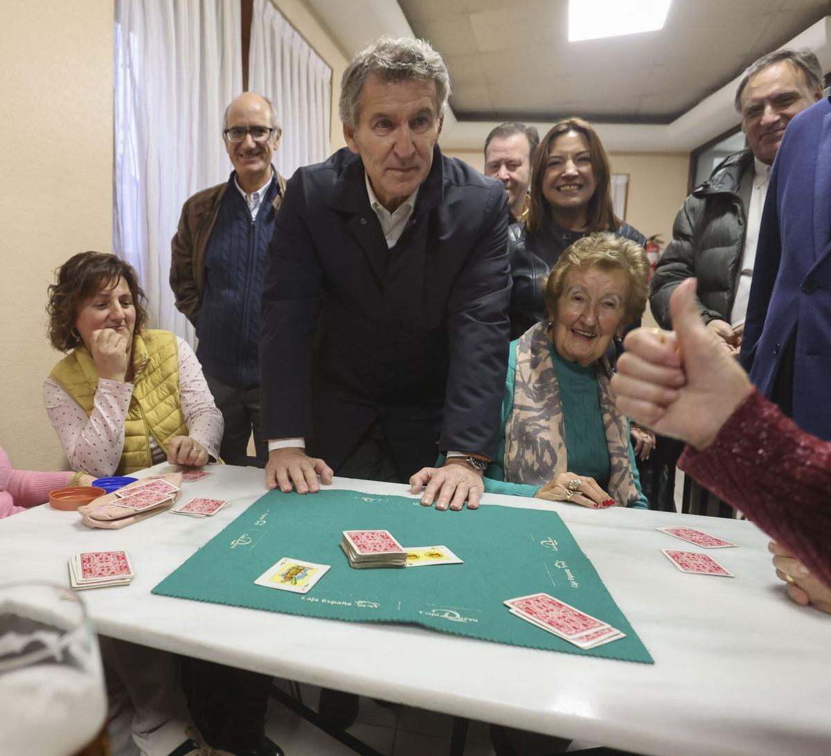 Feijóo fa la cort als electors de Vox: "No dispersem les forces"