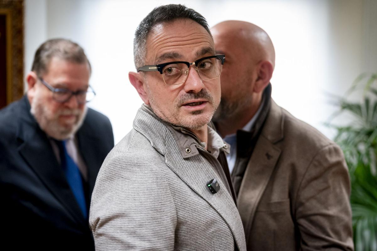 El alcalde de Móstoles, Manuel Bautista, comparece ante los medios, en el Ayuntamiento de Móstoles, a 5 de febrero de 2026, en Móstoles, Madrid (España). Bautista ha comparecido tras ser acusado de acoso laboral y sexual a una empleada. 05 FEBRERO 2026 A. Pérez Meca / Europa Press 05/02/2026. Manuel Bautista;A. Pérez Meca