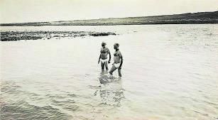 Los hermanos Julio César (derecha) y Alejandro, en un descanso del rodaje de ‘Rendir los machos’.