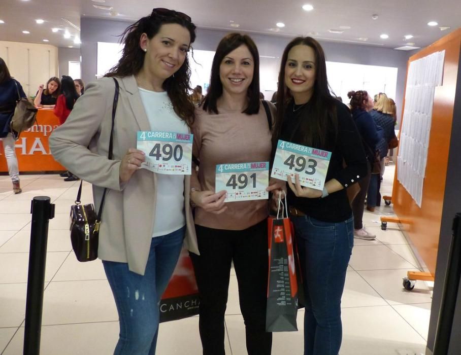 Recogida de dorsales en el Thader para la IV Carrera de la Mujer (Tarde)