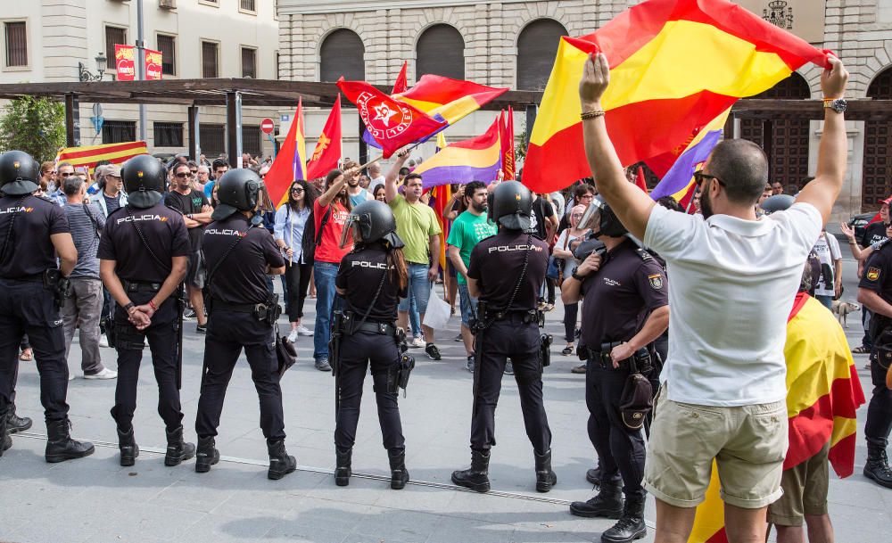 Tensión entre partidarios y detractores del referéndum en Alicante