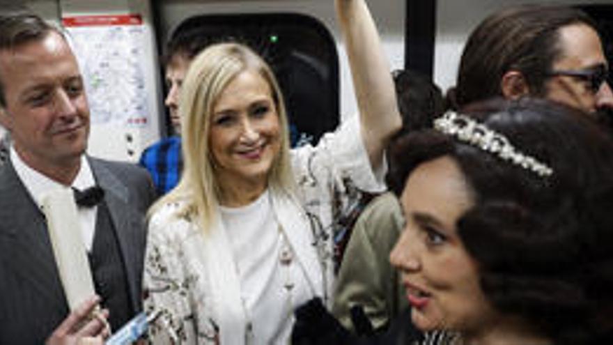 Cifuentes, durante un acto en el metro de Madrid este lunes.