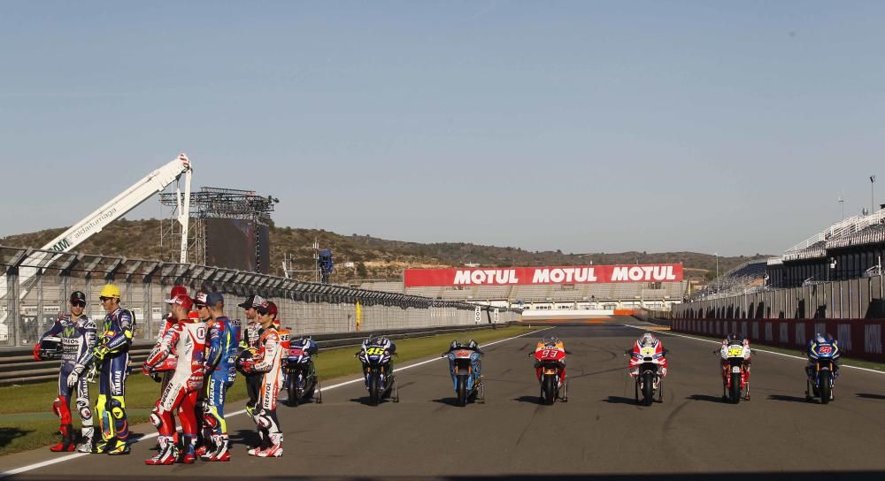 Así se hizo la foto de los nueve gandadores de la temporada en #MotoGP