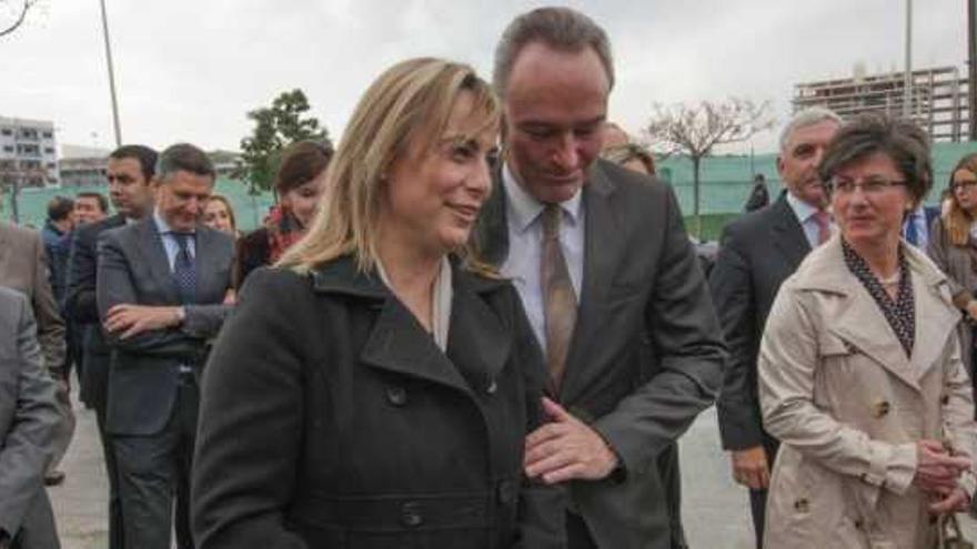 La alcaldesa de Alicante, Sonia Castedo, y el presidente de la Generalitat, Alberto Fabra, ayer en la visita a la OAMI.