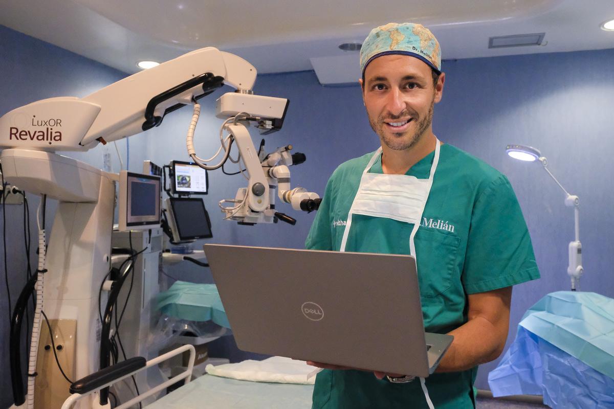 El doctor Rafael Melián, especialista en Cirugía Refractiva y Superficie Ocular en Vithas Eurocanarias.