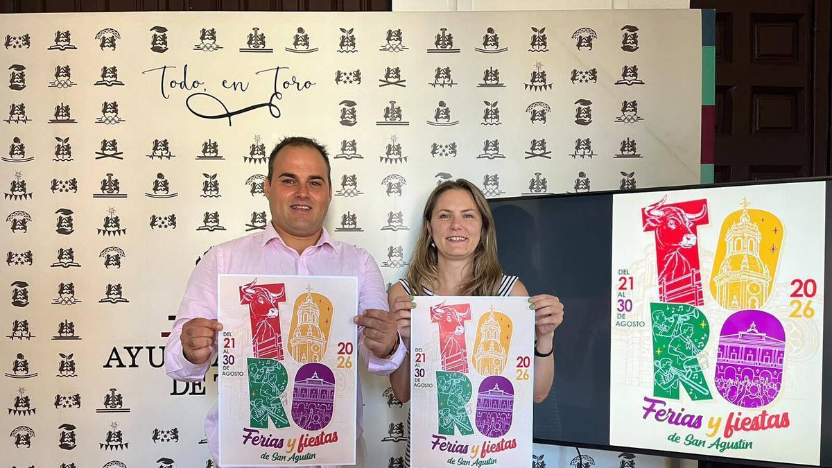 Josué Bermejo Temprano, pregonero de las fiestas y María Velasco, concejala de Festejos.
