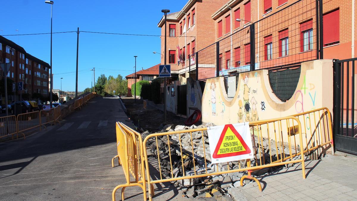 Obras en el entorno del colegio Obispo Nieto.