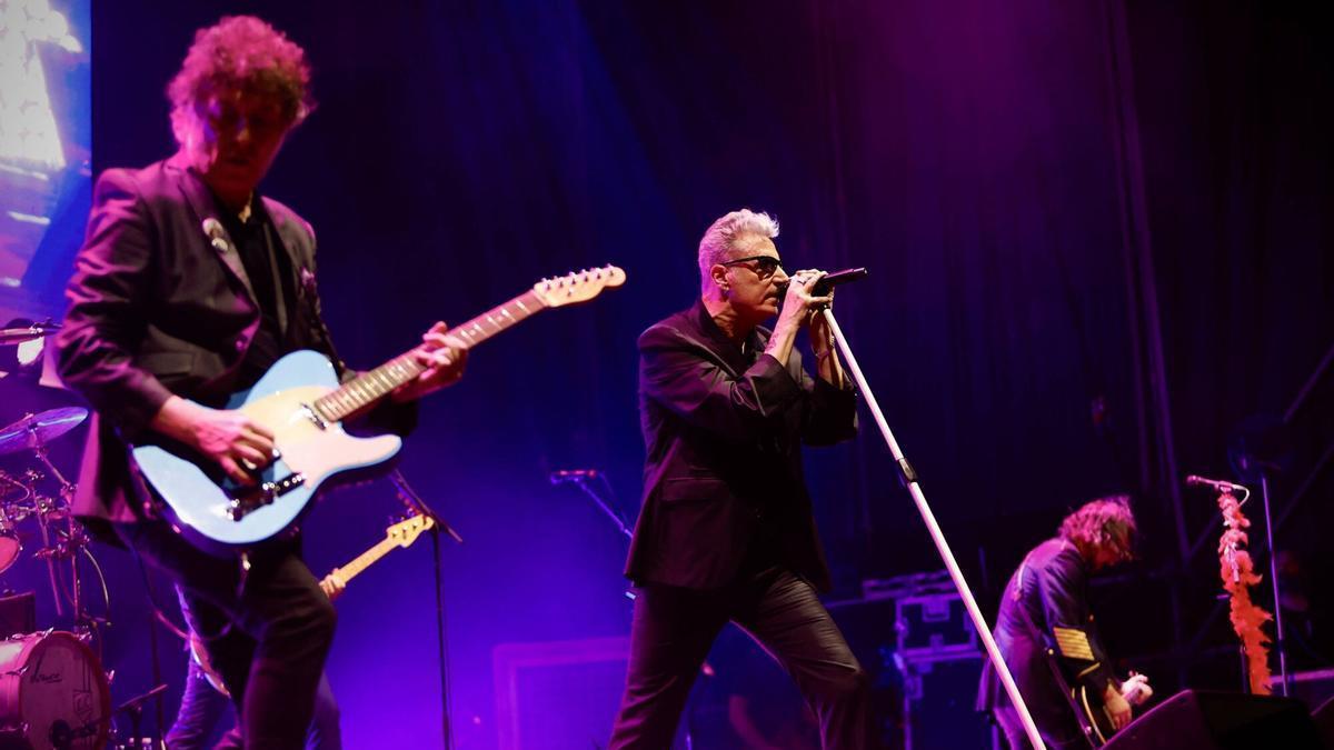 Loquillo cierra su cuenta pendiente con el Festival de la Guitarra de Córdoba en una noche de puro rock