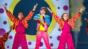 Chloe DelaRosa, en uno de los ensayos de Eurovisión Junior