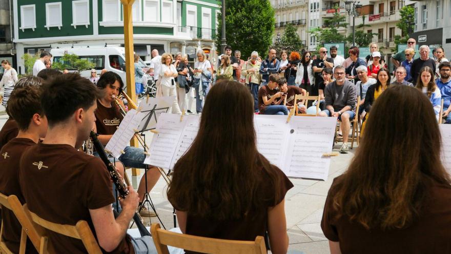 El concierto del programa “A pé de rúa” que tuvo lugar ayer en la plaza de Galicia de Vilagarcía.