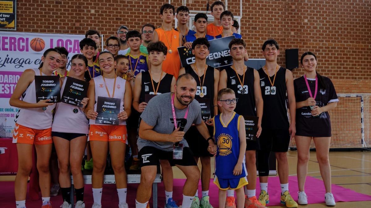 Participantes en el trofeo solidario de CAdA para ayudar a la infancia que padece leudistrofia TUBB4A.