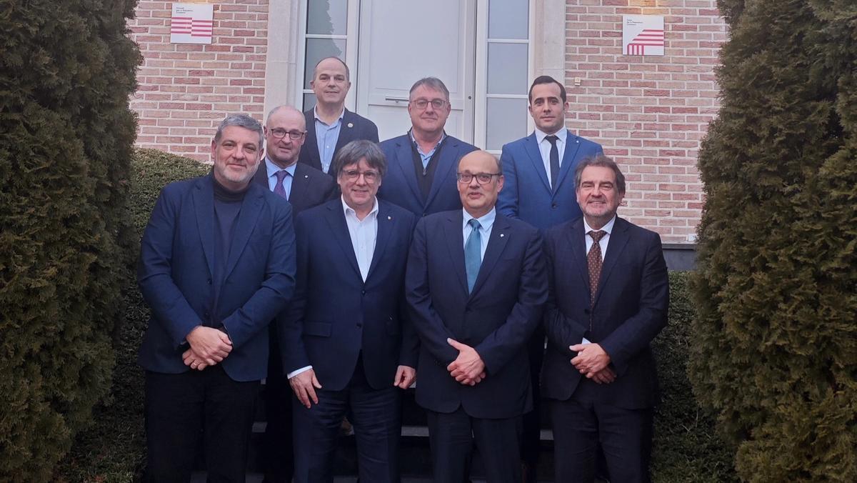Carles Puigdemont se reúne con la cúpula de Cecot