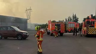 Susto en Alberic: un incendio en una planta industrial moviliza a los bomberos