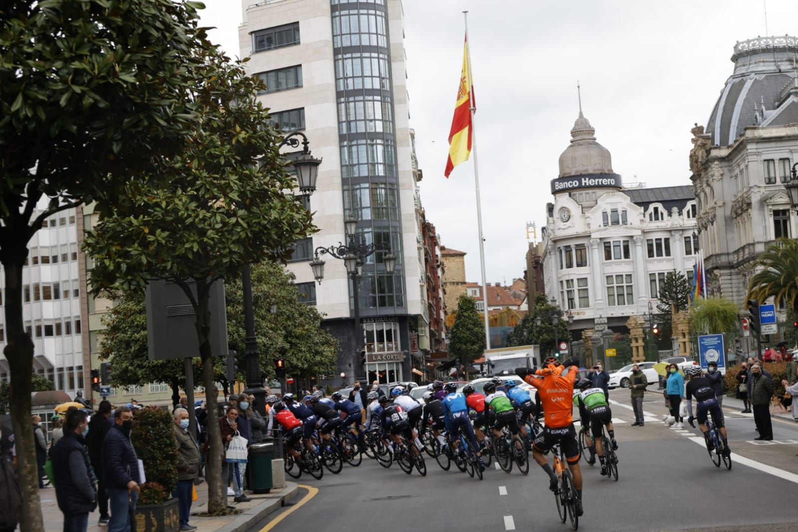 Imágenes de la primera etapa de la Vuelta a Asturias