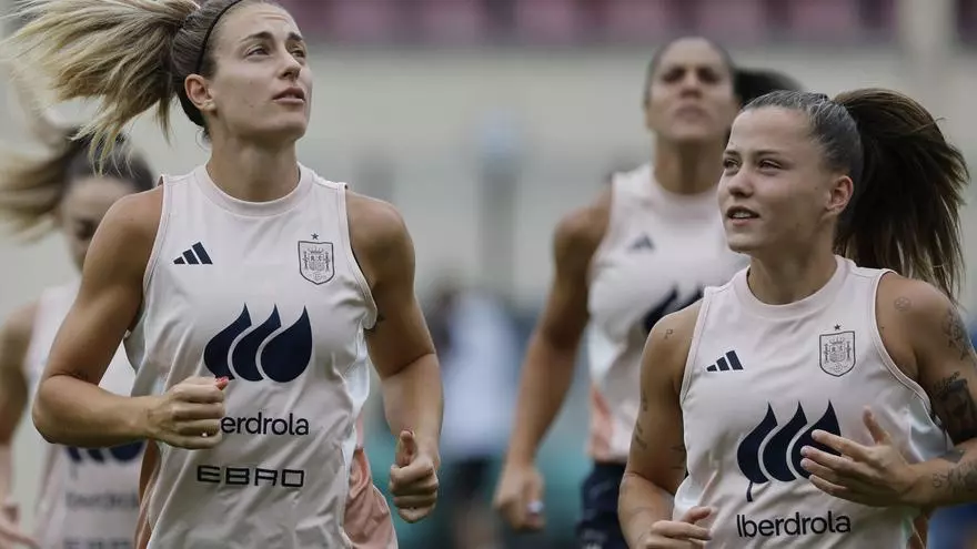 La selección española realiza un paseo por Berna antes de enfrentarse a Suiza