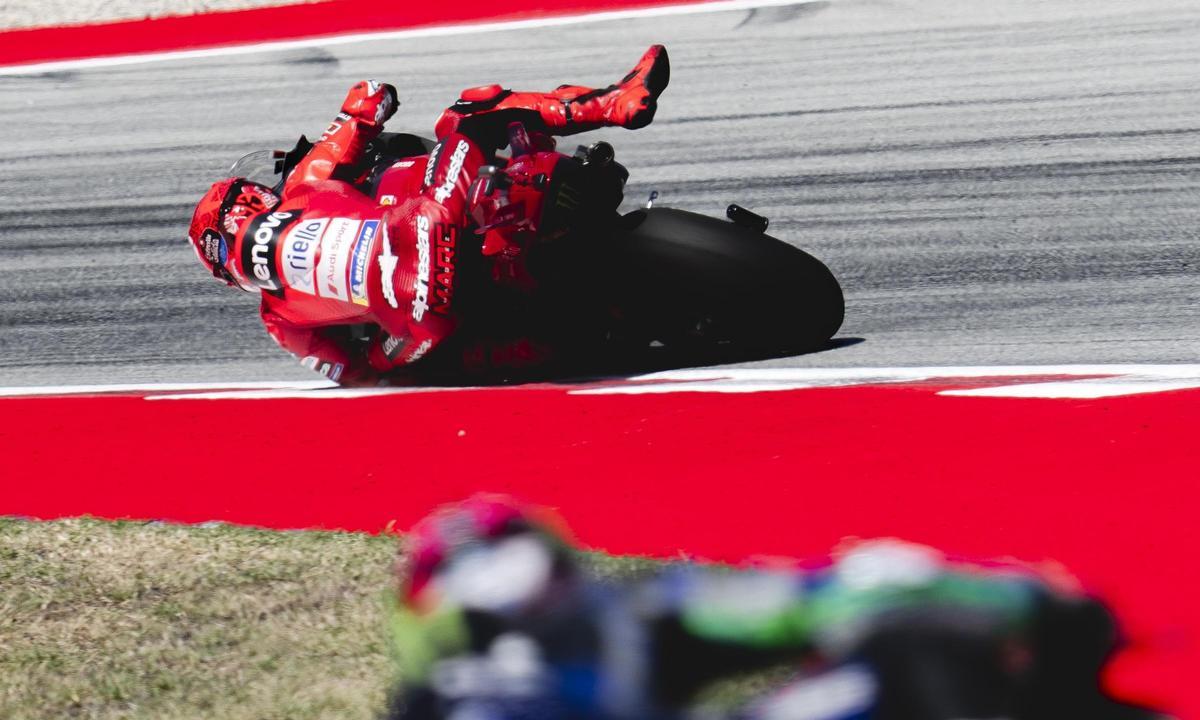 Marc Márquez protagonizó ayer, en la prueba al 'sprint', esta salvada ante Fabio Quartararo.