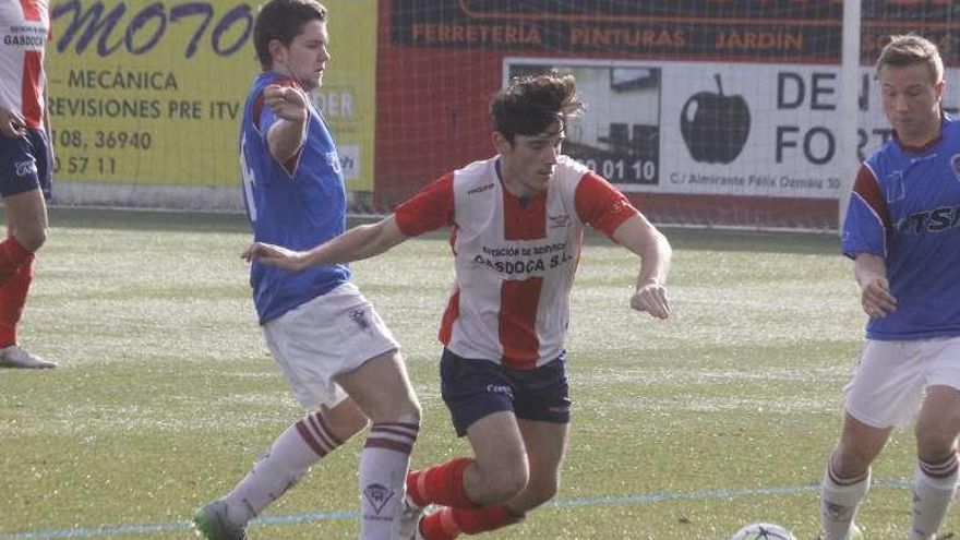 Un lance del partido disputado en el Campo do Morrazo, ayer. // S.Á.