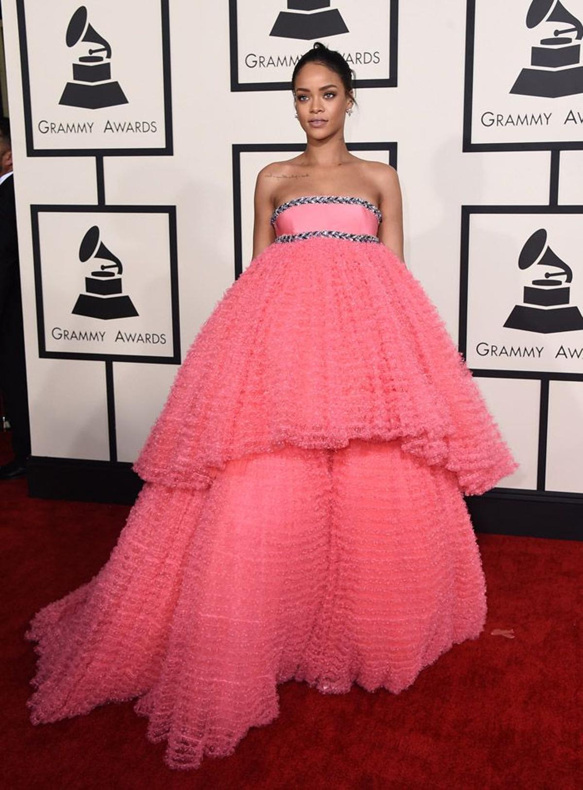 Rihanna con vestido rosa