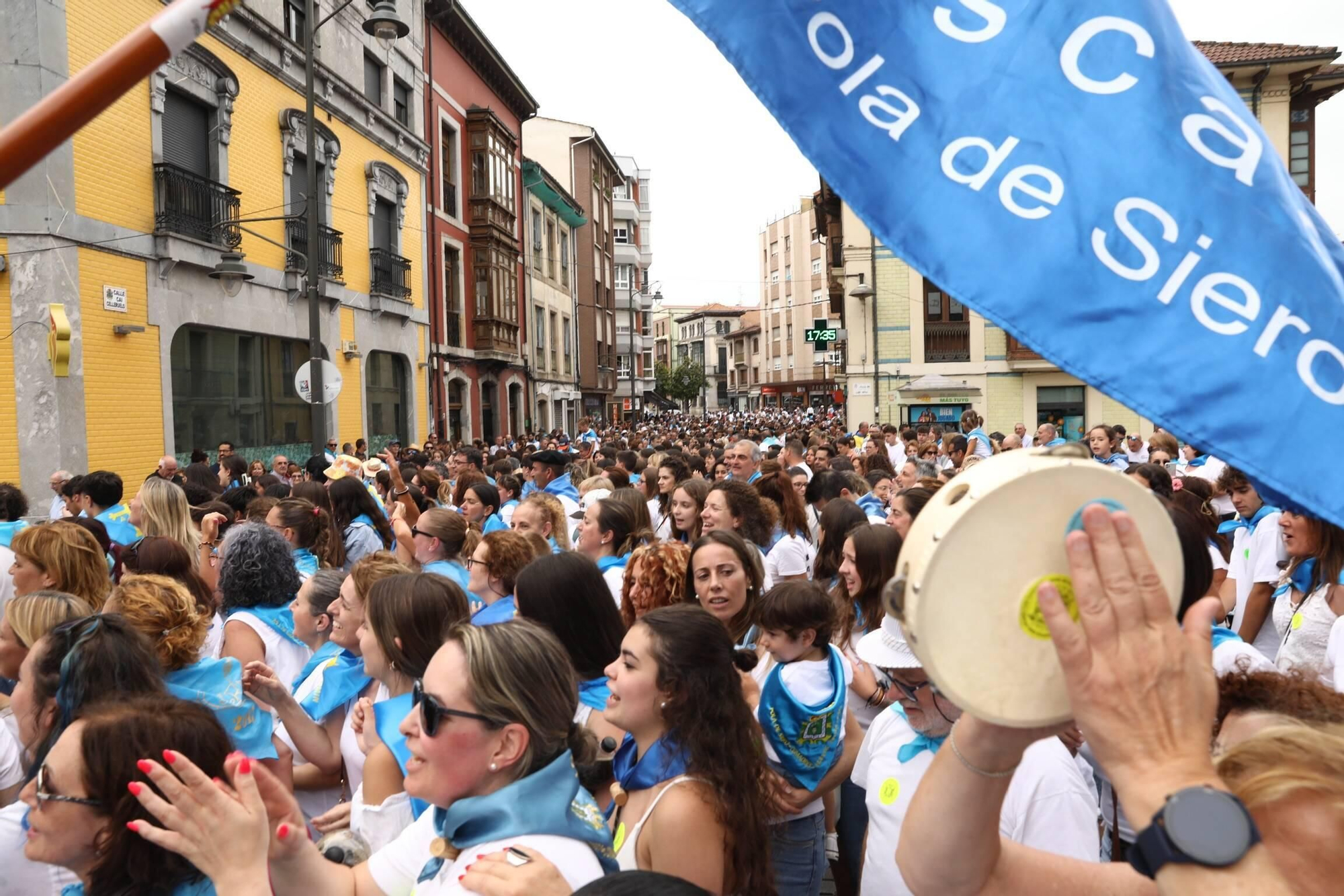 En imágenes: Miles de romeros celebran el Carmín en la Pola