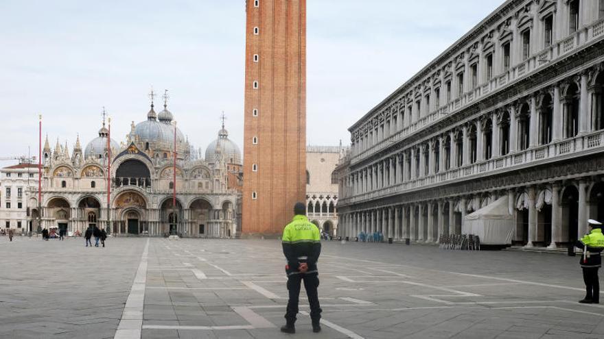 La plaça de St Mark a Itàlia completament buida