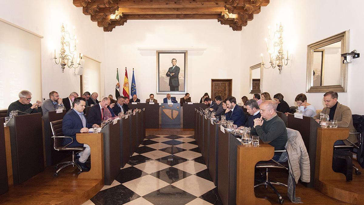 Pleno de la Diputación de Cáceres en la presente legislatura.