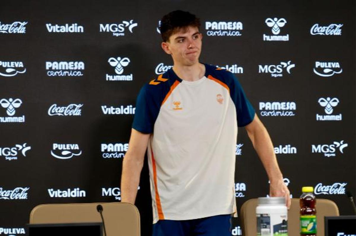 De Larrea, antes del primer partido de la semifinal de Liga Endesa ante el Joventut.