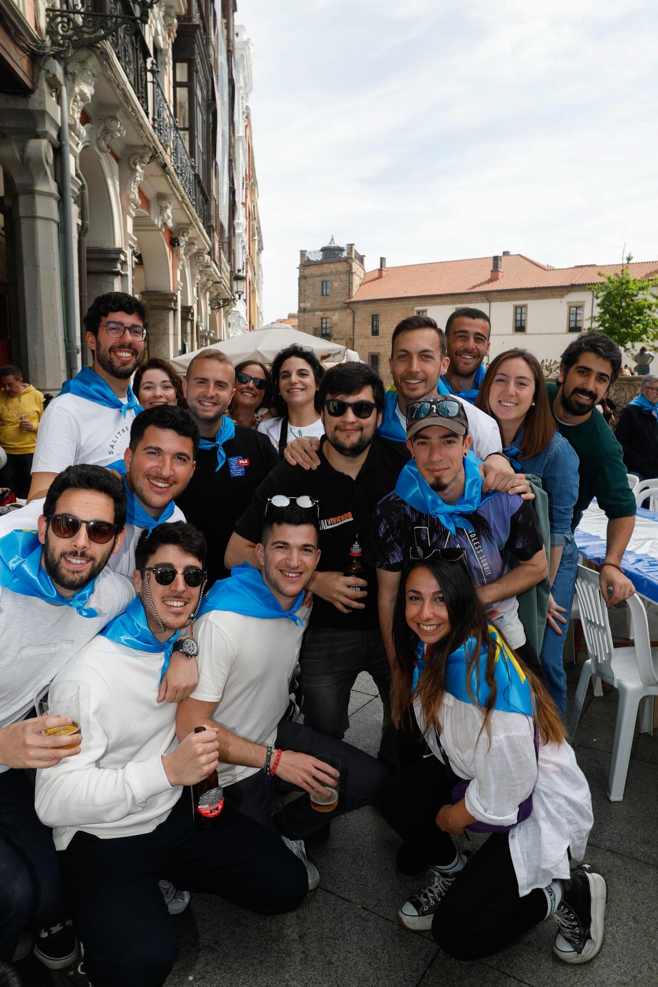 EN IMAGENES: La multitudinaria Comida en la Calle de Avilés