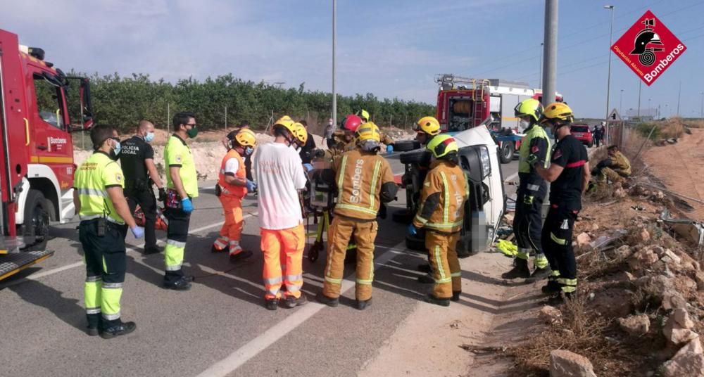 Un camionero fallece en un accidente de tráfico en una carretera de Los Montesinos