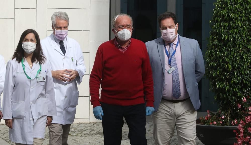 El alcalde de Málaga recibe el alta y sale del CHIP tras ser operado