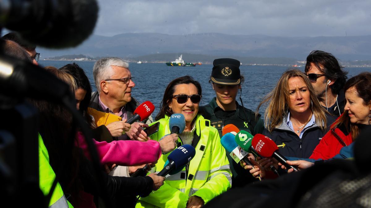 La subdelegada del Gobierno en Pontevedra, Maica Larriba, esta mañana en el muelle de Vilaxoán.