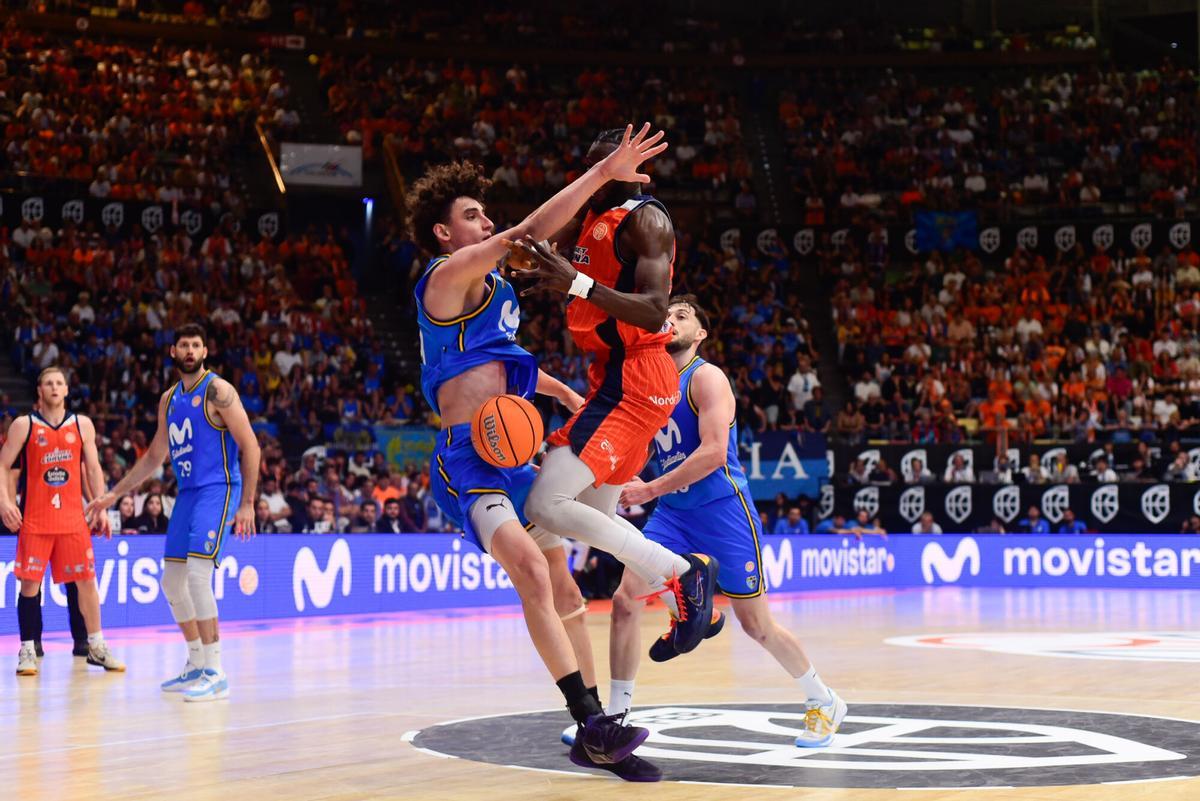 El Leyma Coruña vivió una auténtica fiesta en una remontada épica que le devuelve a ACB
