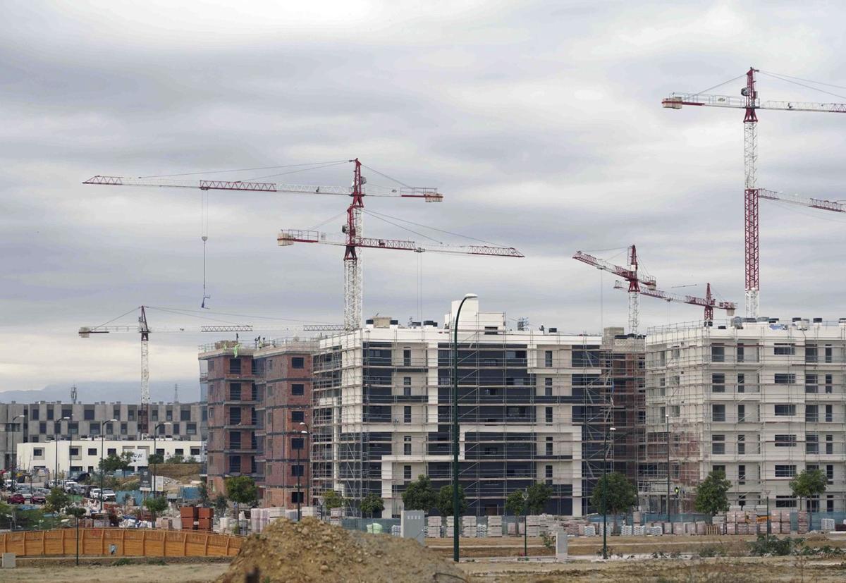 Viviendas en construcción en la ampliación de Teatinos, en la capital malagueña. | ÁLEX ZEA