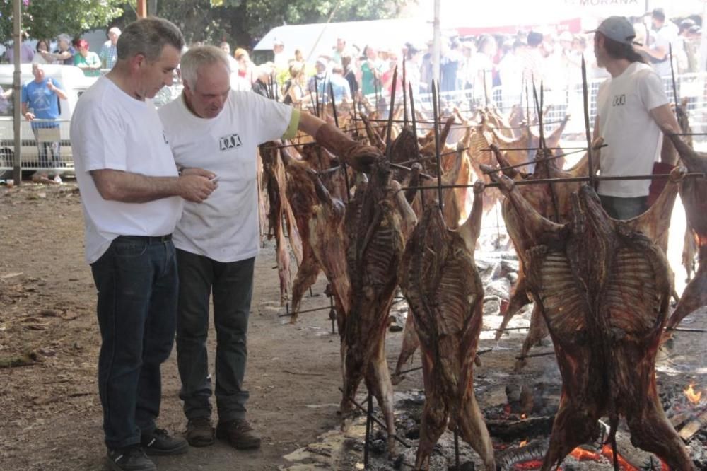 Más de 3.000 comensales disfrutan en Moraña del Carneiro ao Espeto