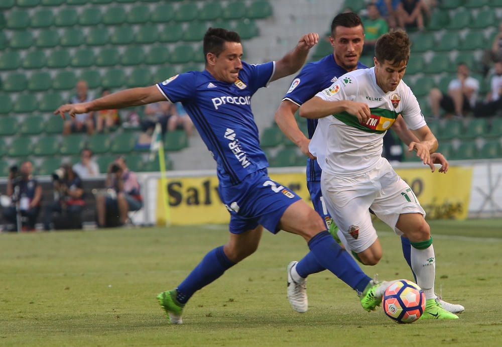 El partido entre el Elche y el Real Oviedo, en imágenes