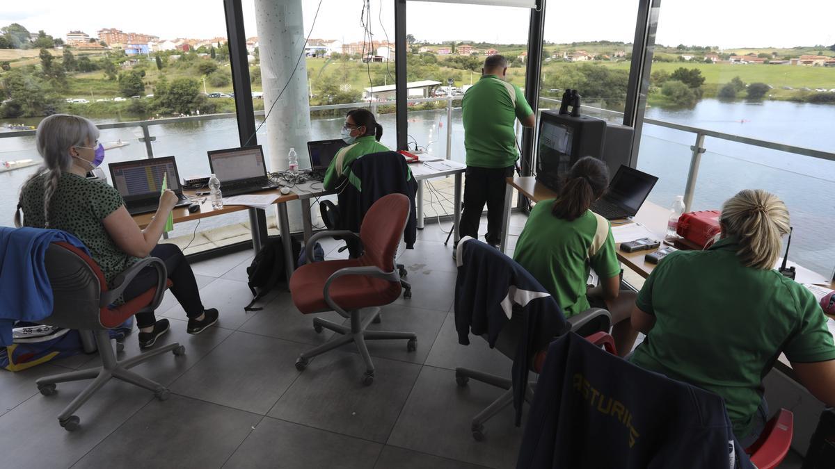 Campeonato de piragüismo en el embalse de trasona