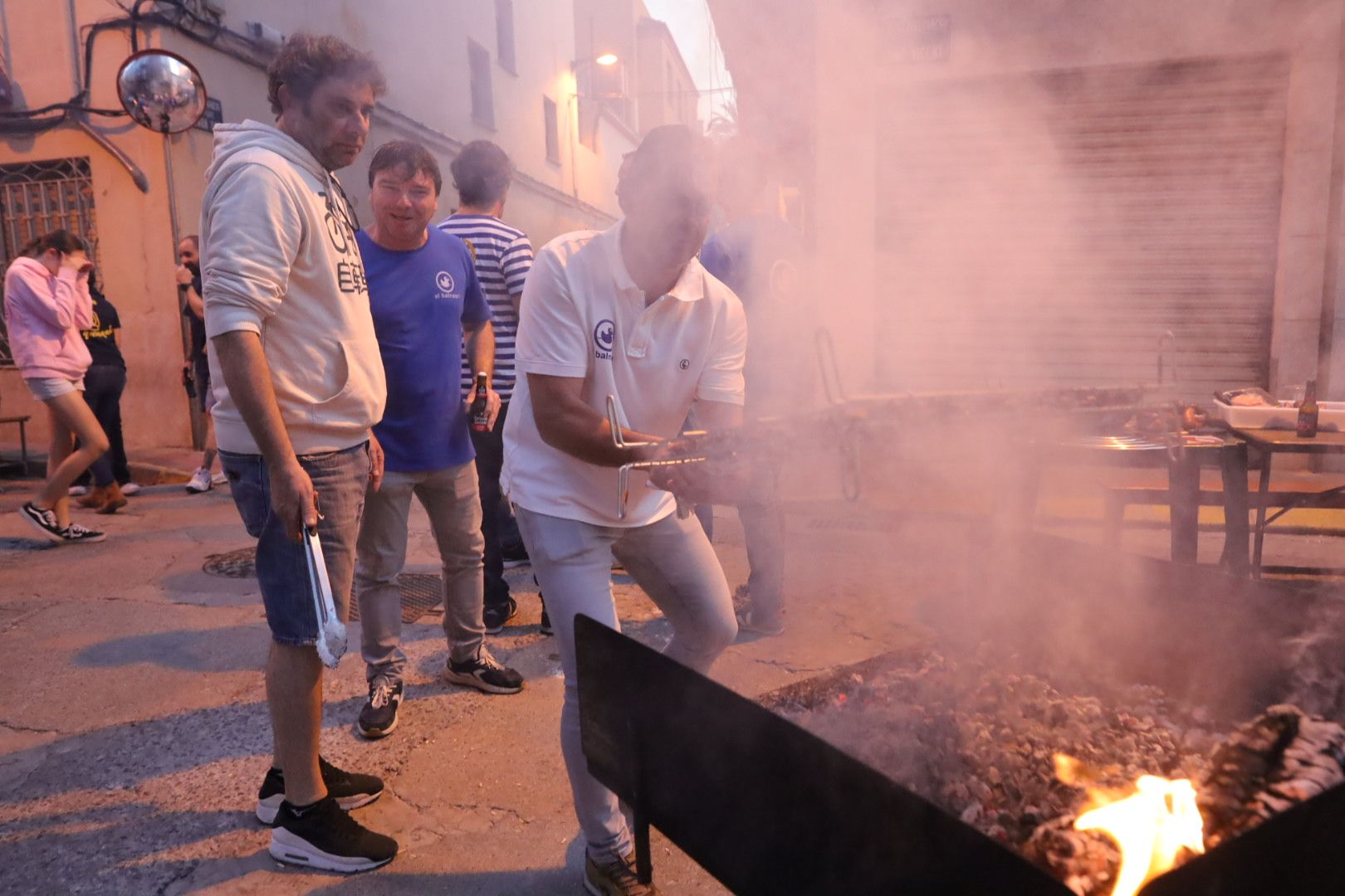 FOTOGALERÍA I Las imágenes de la Nit de la Xulla y del encuentro de elaboración de allioli de las fiestas de Vila-real