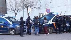 Una nena de 6 anys, única supervivent d’una família de cinc membres