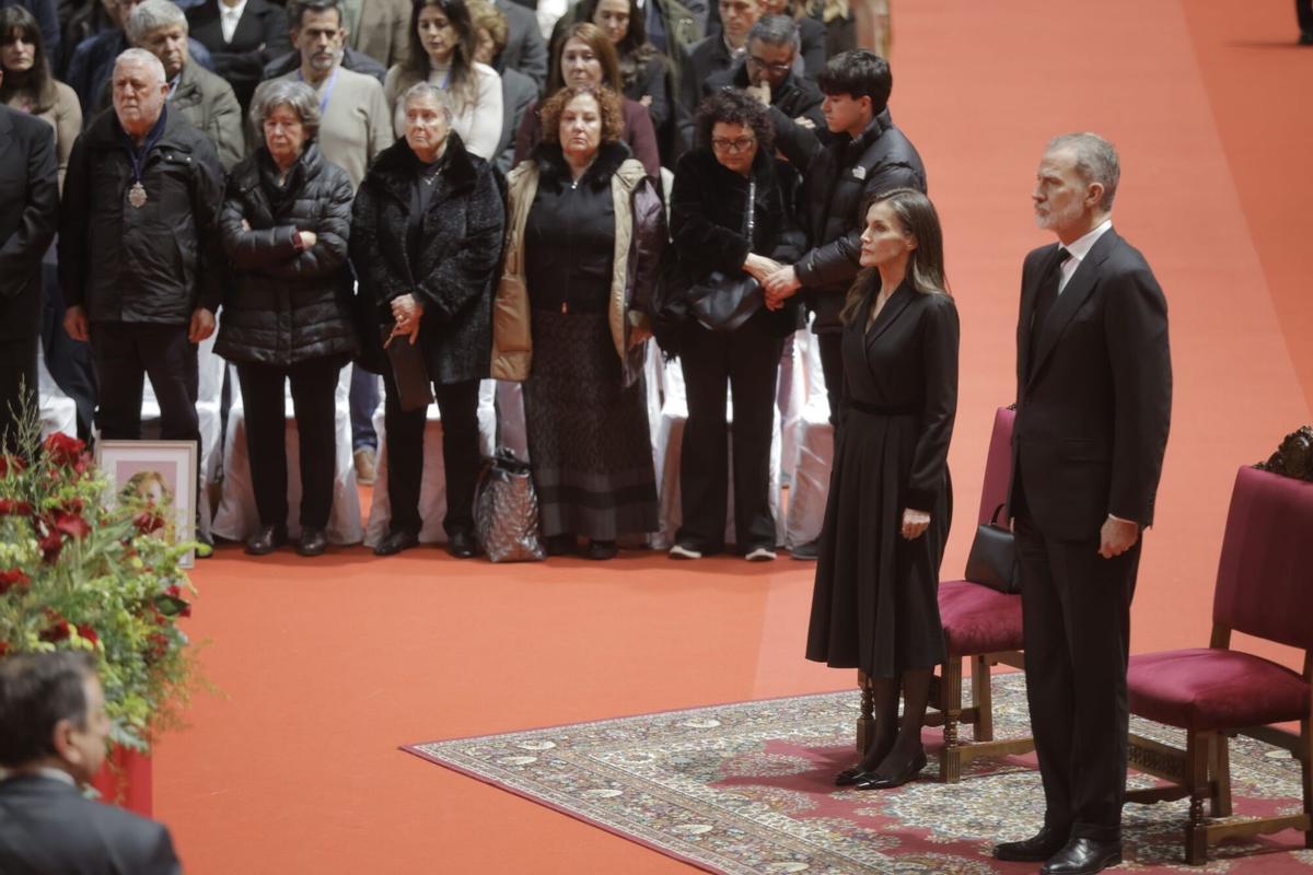 El Rey Felipe VI y la Reina Letizia, durante la misa funeral.