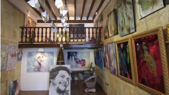 La galería Marta Torres ya luce parte de las obras de la nueva exposición de Artic Blue.